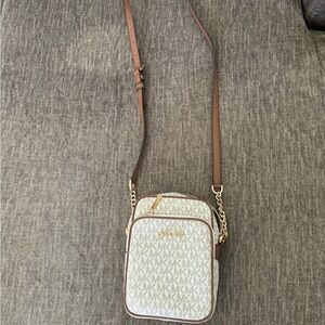 michael kors jet set cream crossbody.